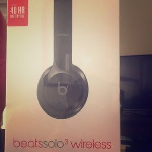Beats solo 3 wireless, new